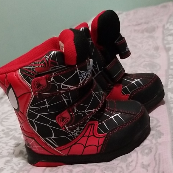 NWT Spiderman snow boots